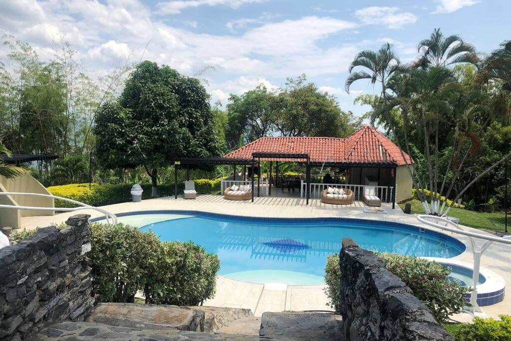Villa Casa con piscina y zona de BBQ en la Mesa Cundinamarca