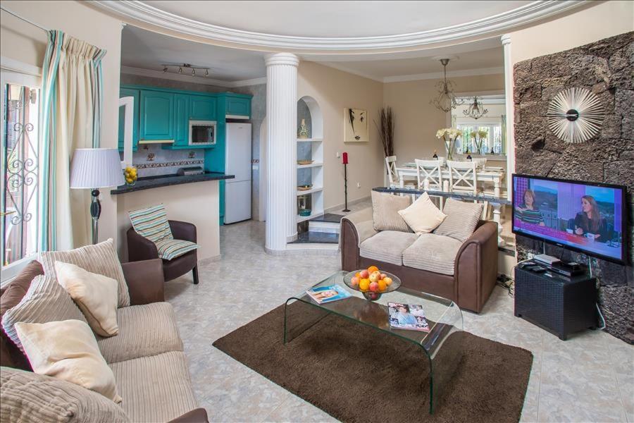 Villa Casa Grecia - 3 bedroom family villa - Well furnished interior- Great pool area
