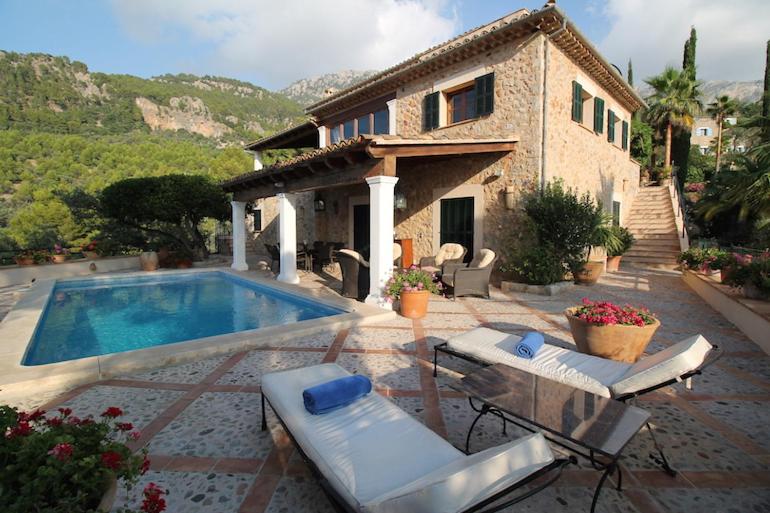 Villa Deia Villa Sleeps 10 with Pool and Air Con