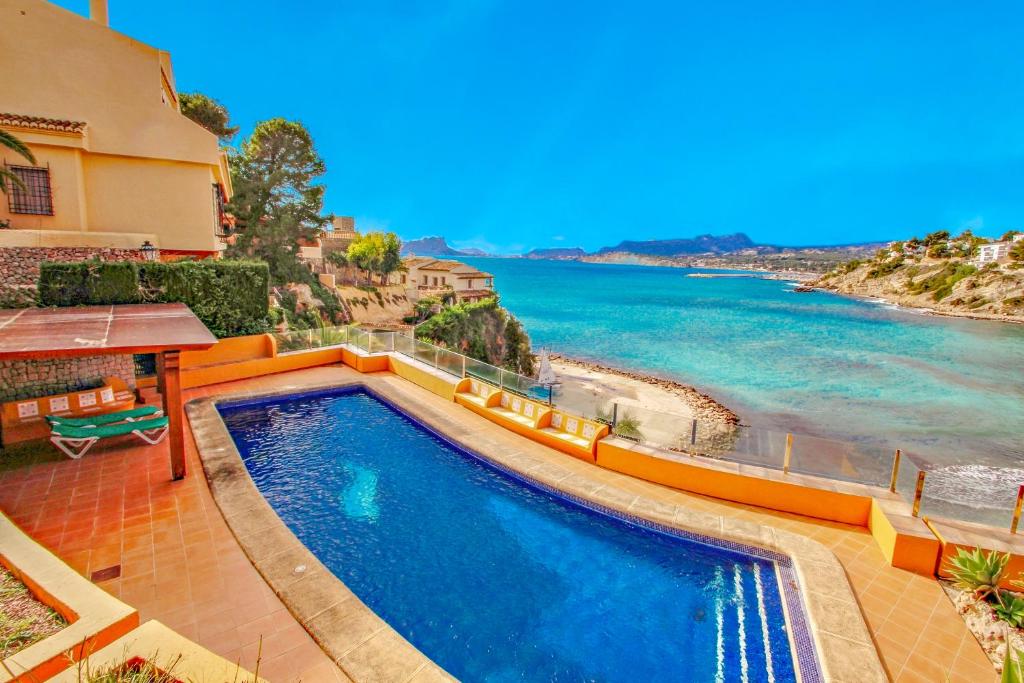 Villa El Portet - beachfront holiday home with private pool in Moraira