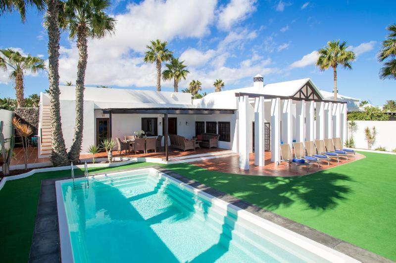 Villa Elegant Costa Teguise Villa Villa Amapola Stunning Seaviews Private heated pool