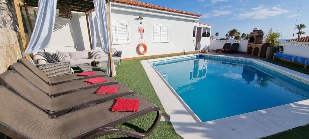 Villa Lovely 4-Bed Villa with ocean views in Sueno Azul