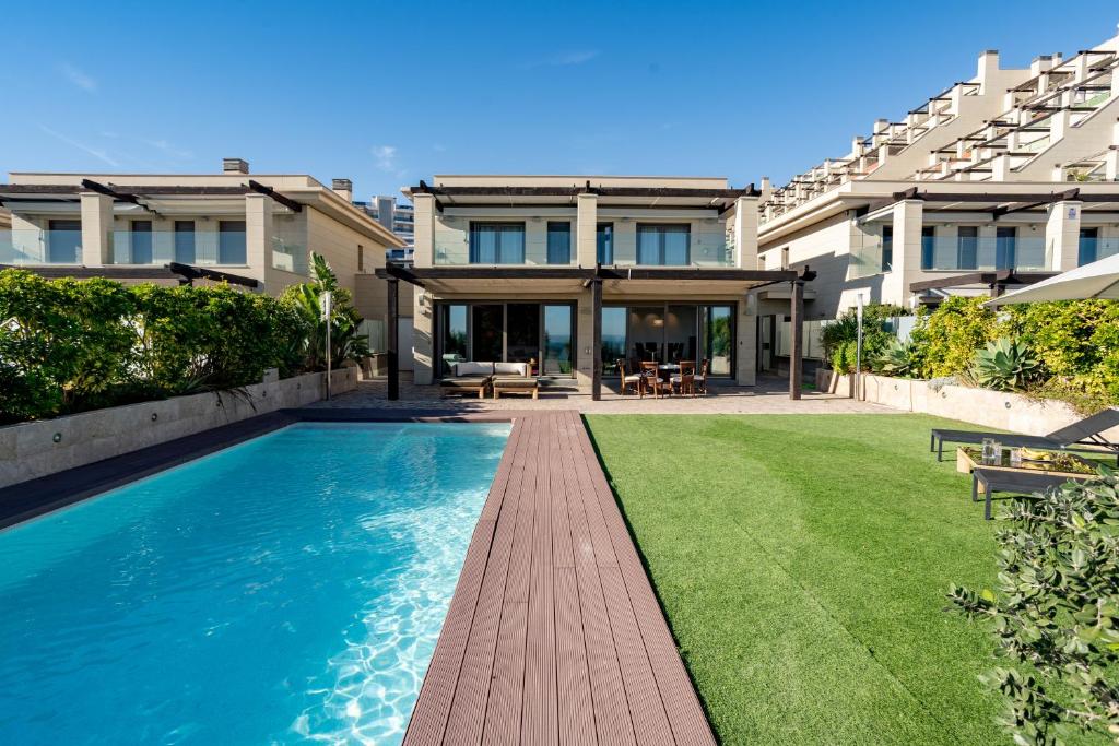 Villa Mediterranean first line beach Luxury Villa with private pool in Alicante
