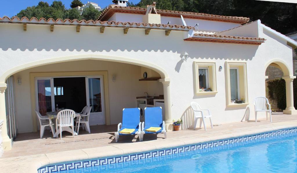 Villa Urbanitzacio Montemar Villa Sleeps 4 with Pool Air Con and Free WiFi