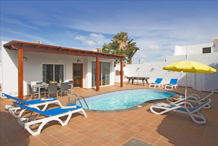 Villa Villa Amanda - 3 Bedroom villa - Jacuzzi and heated pool - Pool table - Perfect for families