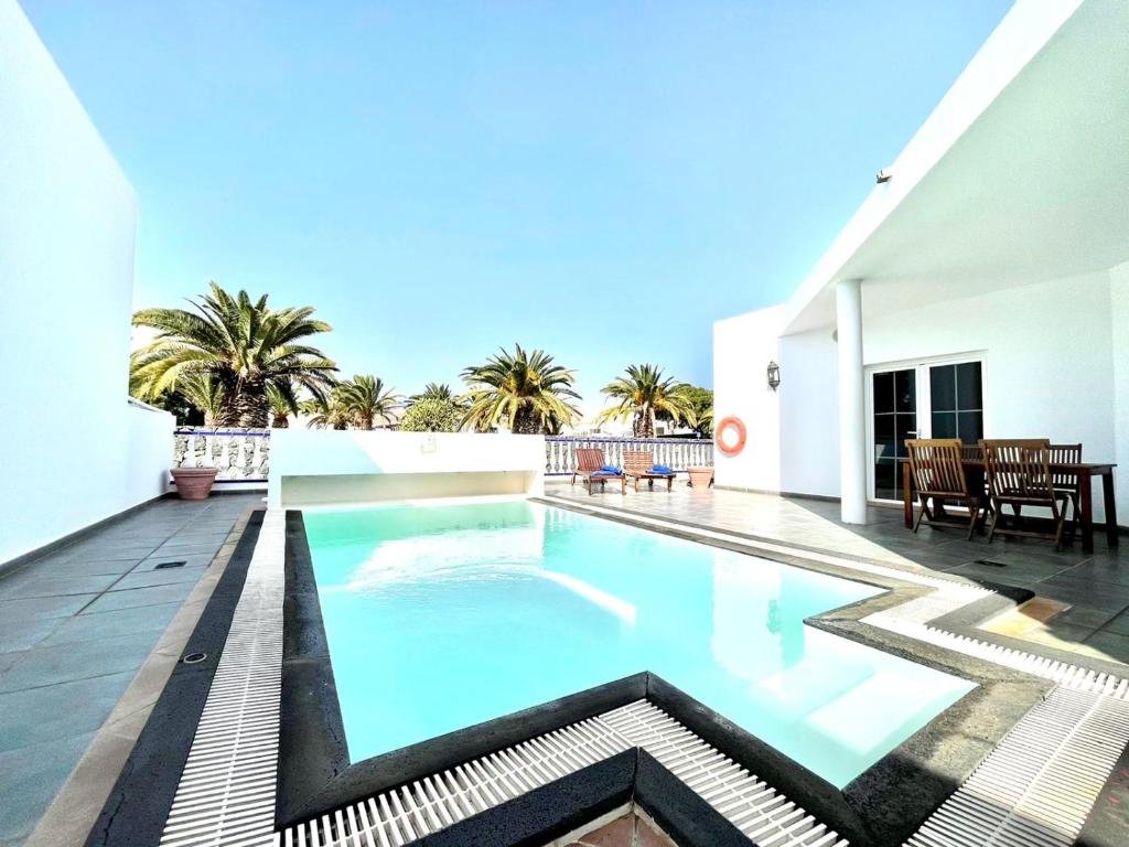 Villa Villa con piscina privada y terraza en Lanzarote
