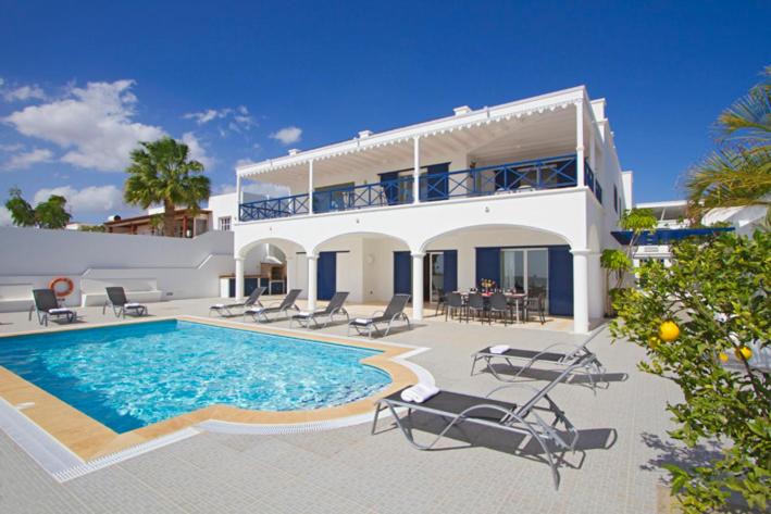 Villa Villa Puerto Calero Marina is a beautiful 5 Bedroom Villa in Puerto Calero with heated pool