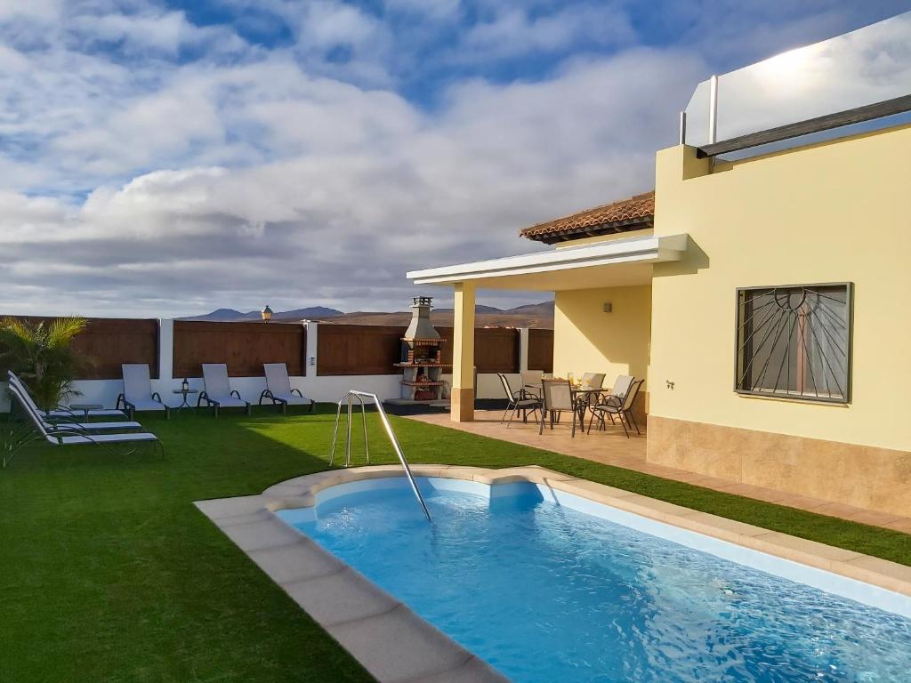 Villa Villa Thais, private heated pool, ideal for your holidays in Caleta de Fuste
