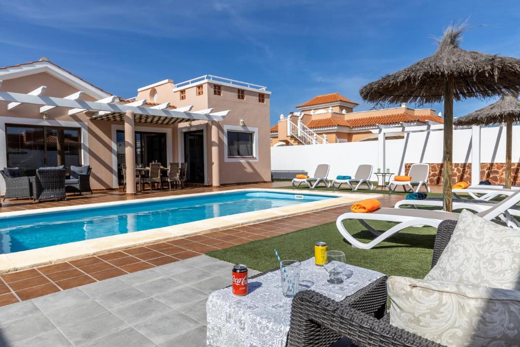 Villa Villa with private pool, near beach and golf Caleta de Fuste- Villa Charlotte