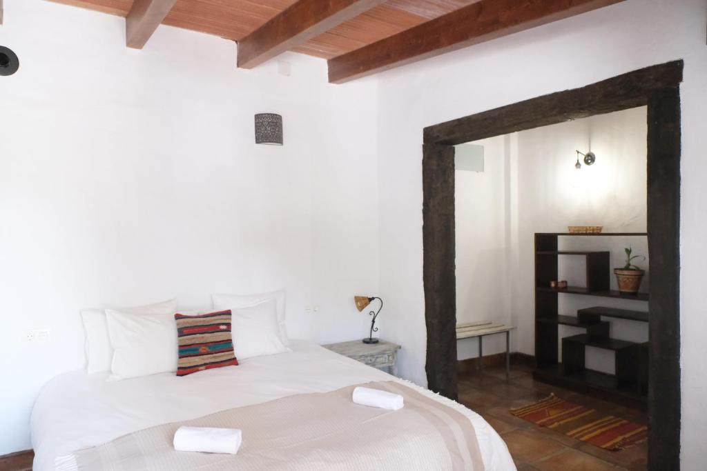 Agroturismo The Wild Olive Andalucía Agave Guestroom