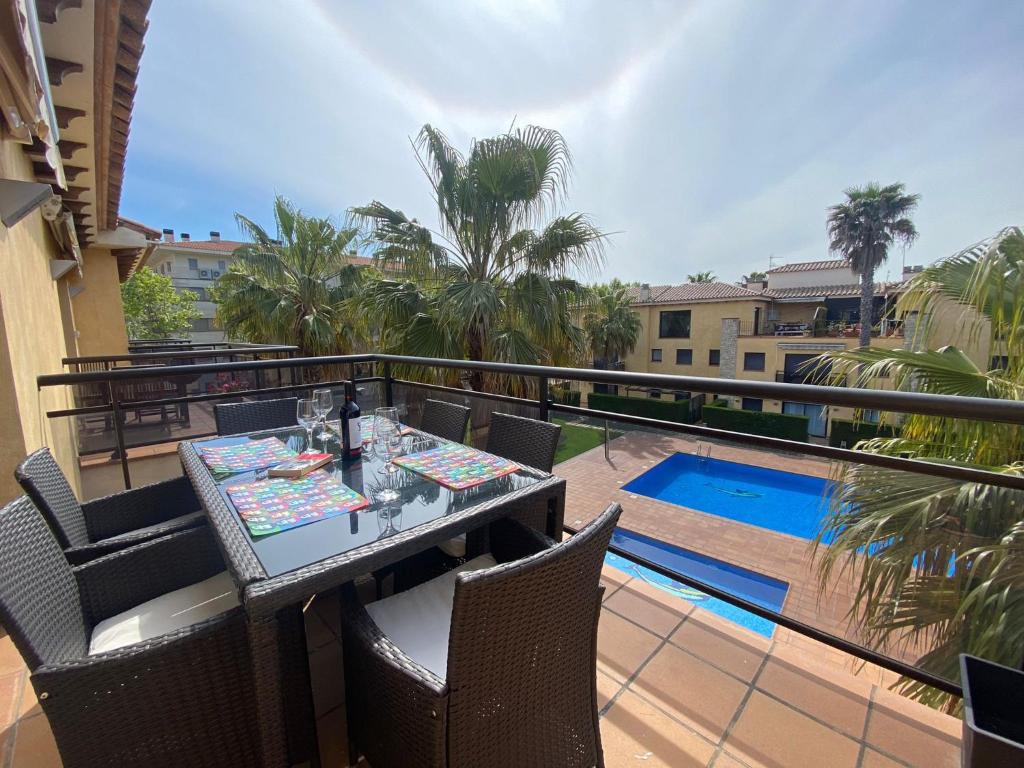 Apartamento Los delfines, Lloguer 3.0, swimming pools , near the beach and with parking