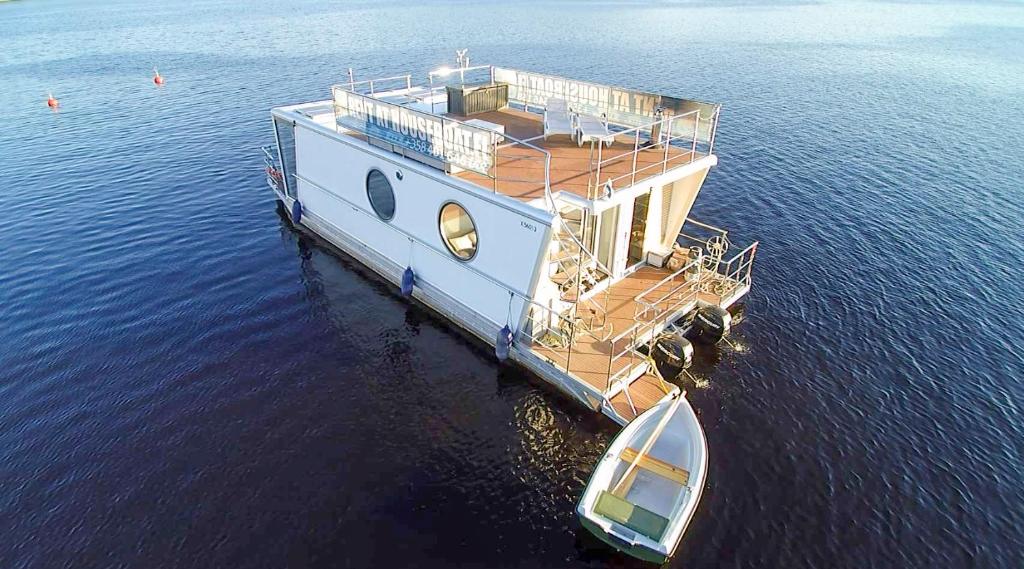 Barco Houseboat Finland