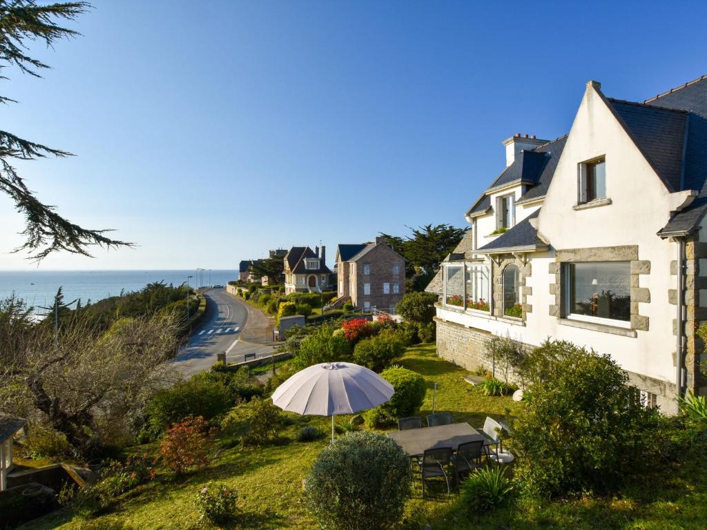 Casa o chalet Gorgeous Holiday Home with Sea View in Erquy Brittany
