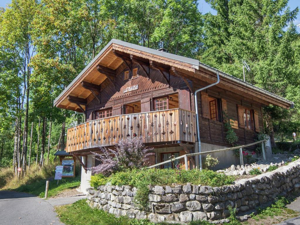 Chalet de montaña Cozy Chalet with Balcony in Chatel France
