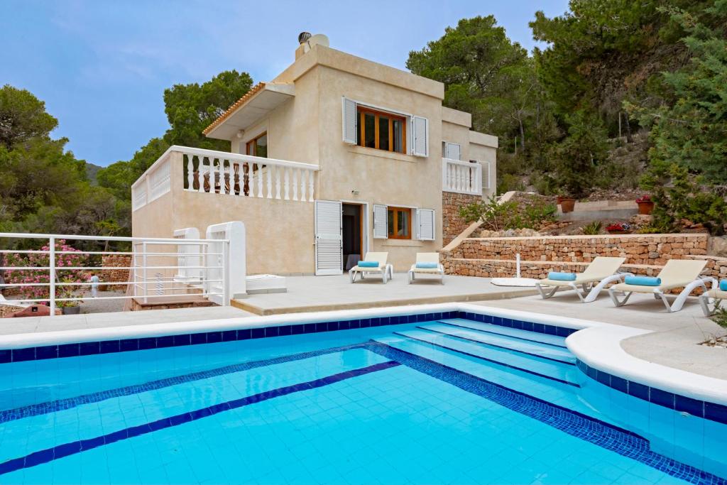Villa Villa in Ibiza Town, sleeps 6 - Can Damia