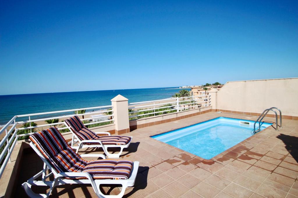 Apartamento Ático espectacular con piscina privada en primera línea de playa