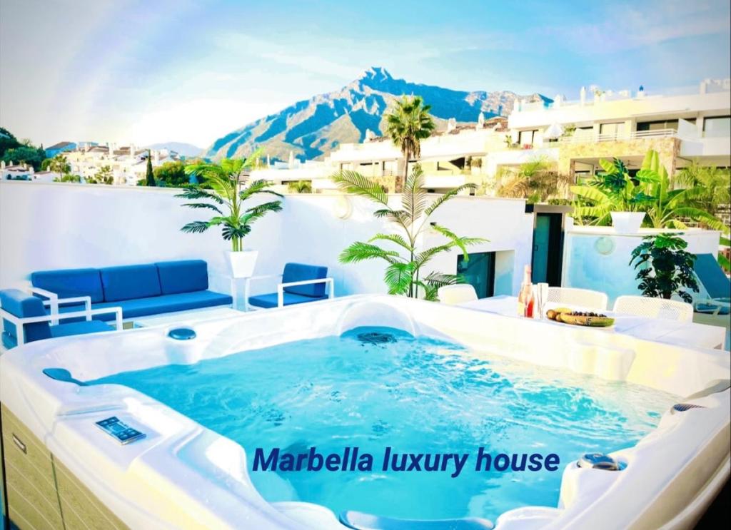 Casa o chalet Marbella luxury house with private rooftop Jacuzzi on the Golden Mile
