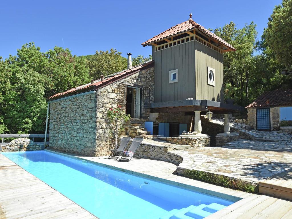Villa Cozy Villa in Languedoc-Roussillon with Private Pool