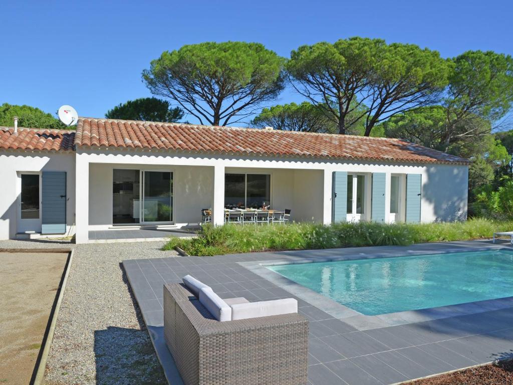 Villa Villa with air conditioning, private pool in Provence, half an hour drive from the beach