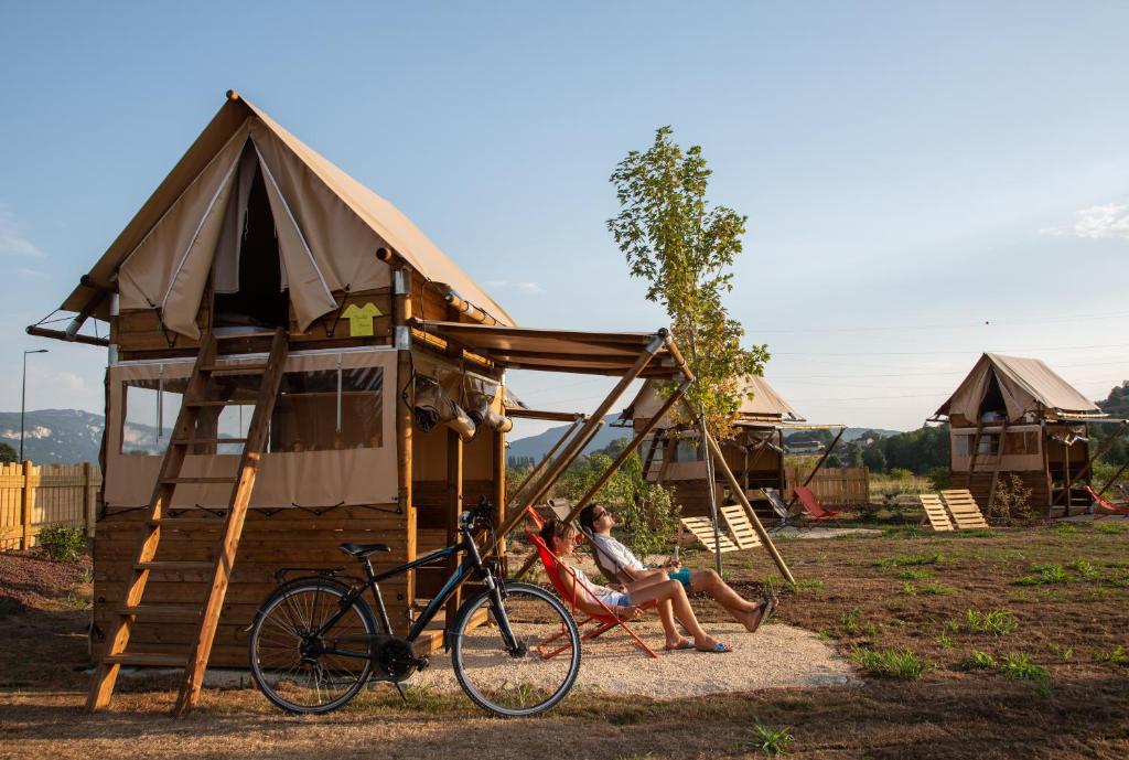 Camping Les Lodges de la ViaRhôna - Tentes Lodges
