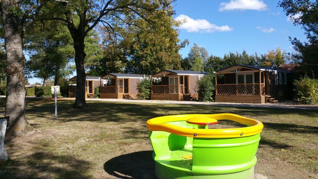 Camping Paradis Des Dombes
