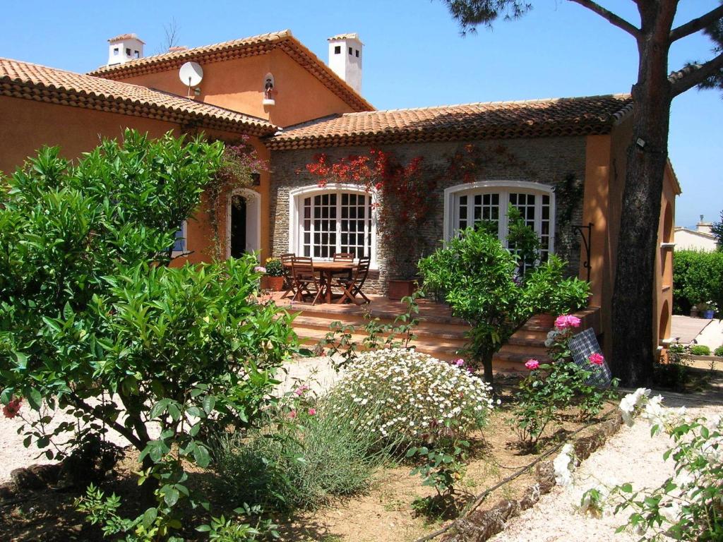 Casa o chalet Lavish Holiday Home in Saint-Tropez with Pool