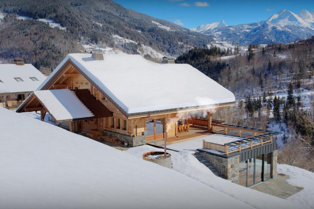 Chalet de montaña French Alps luxury chalet for 12 with indoor pool spa & gym large garden and family friendly for the perfect holiday