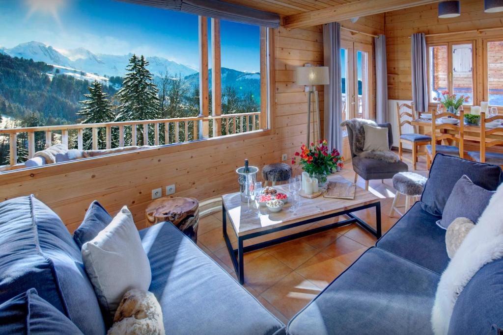 Chalet de montaña French Alps traditional chalet for 8 - perfect family holiday with scandinavian hot tub & fabulous views