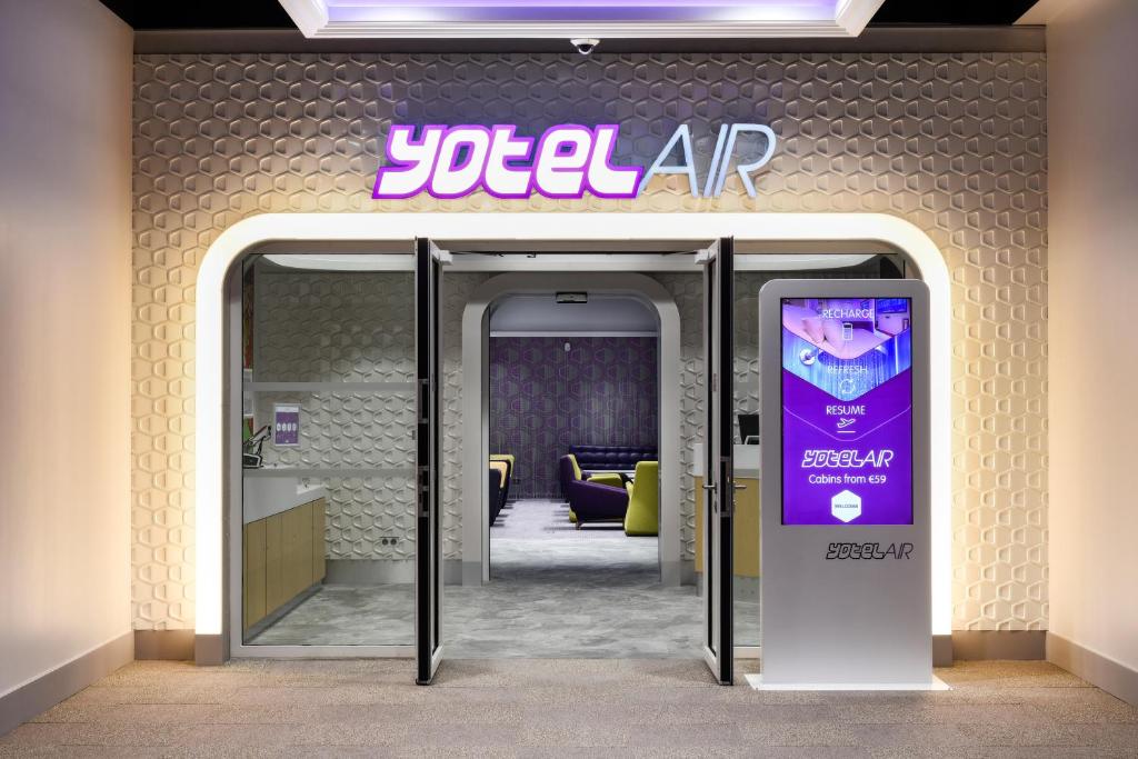 Hotel YOTELAIR Paris CDG - Transit Hotel - Terminal 2E