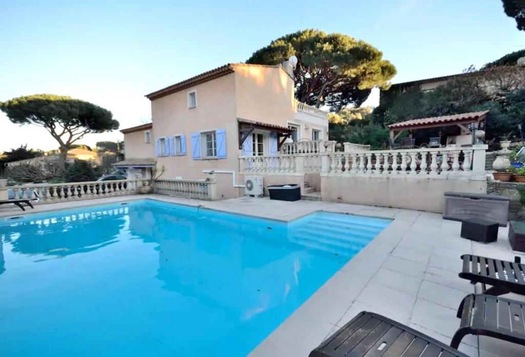 Villa Villa de 3 chambres a Sainte Maxime avec piscine privee jardin clos et WiFi a 1 km de la plage