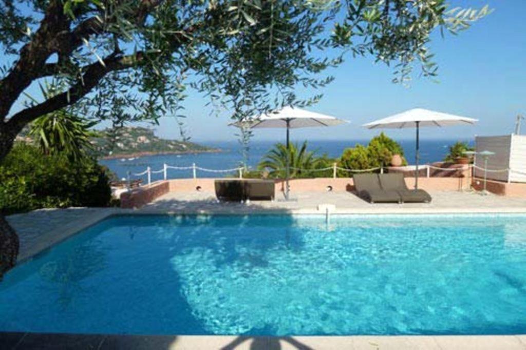 Villa Villa de 4 chambres a Saint Raphael avec magnifique vue sur la mer piscine privee jardin clos a 2 km de la plage
