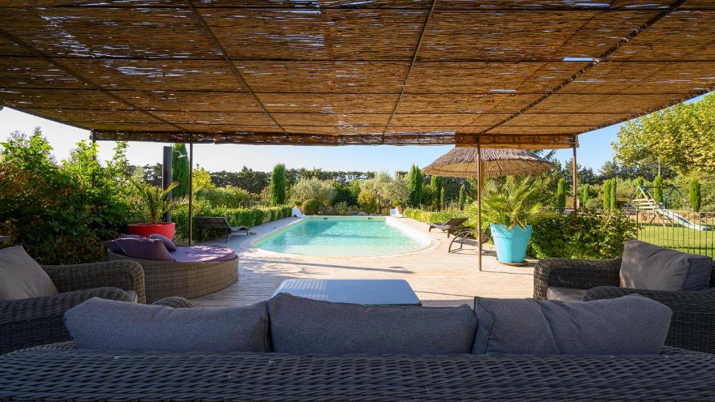 Villas Grande villa avec piscine privative entre St Remy de Provence et Avignon