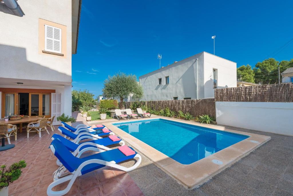 Casa o chalet NEW! Preciosa casa Adel con piscina privada a 5 minutos de la playa de Can Picafort