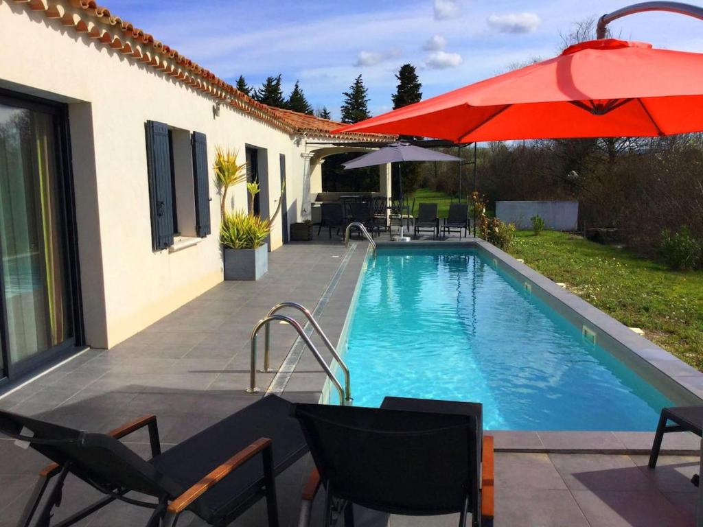 Villa Charmante location vacances climatisée avec piscine proche de L'Isle sur la Sorgue, 8 prs 4 chambres avec salles d'eau contigües, LS2-331 RIBIERO