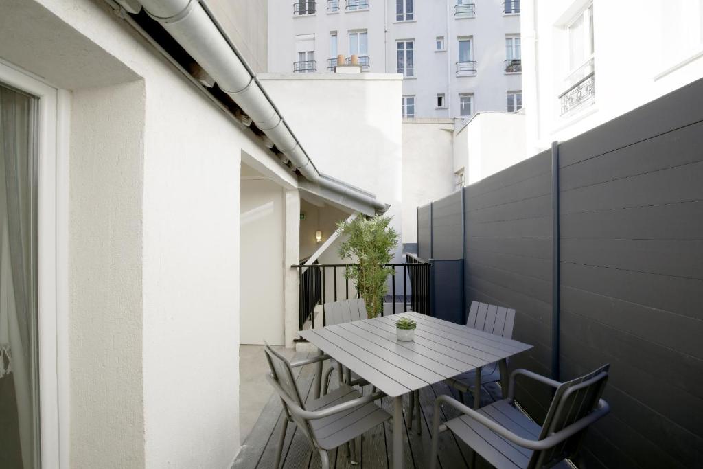Apartamentos Live a Parisian Dream in Cozy Boho Retreat