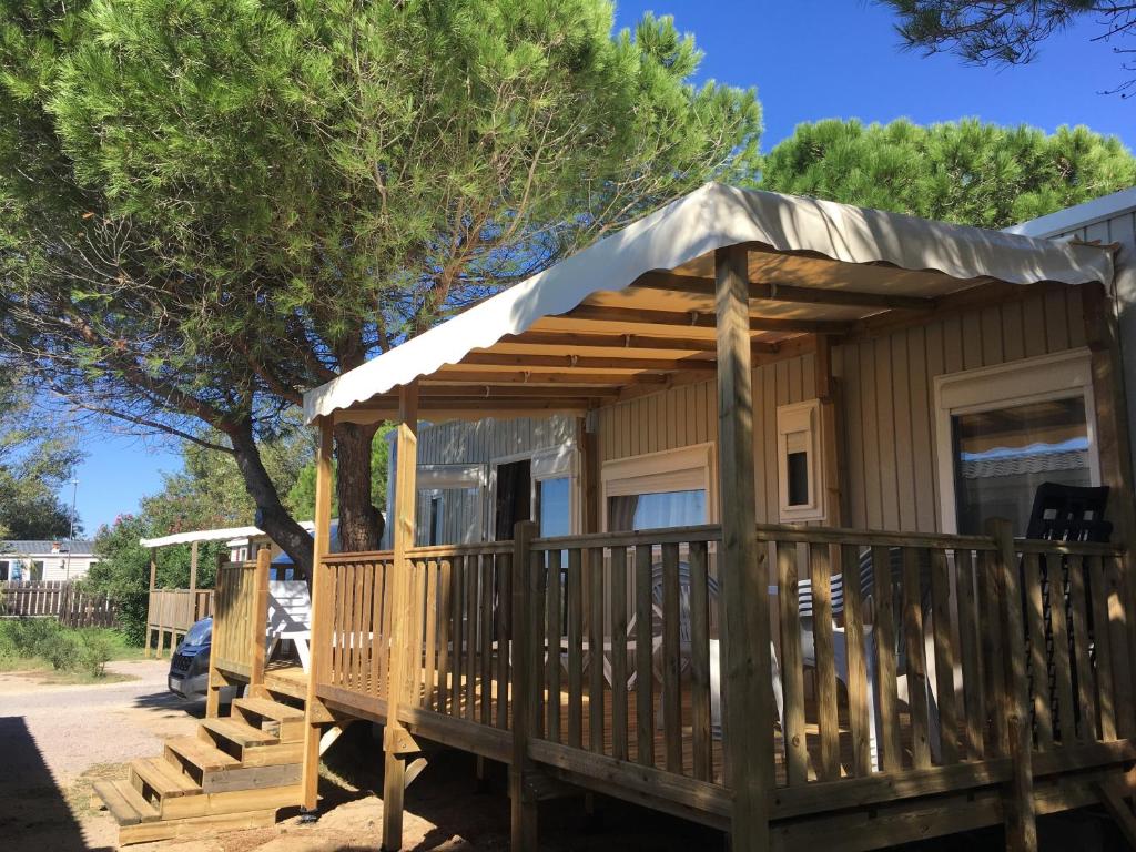Camping PARTICULIER LOUE MOBILE HOME GAMME EXCELLENCE 6 PERSONNES CANET PLAGE Camping Mar Estang