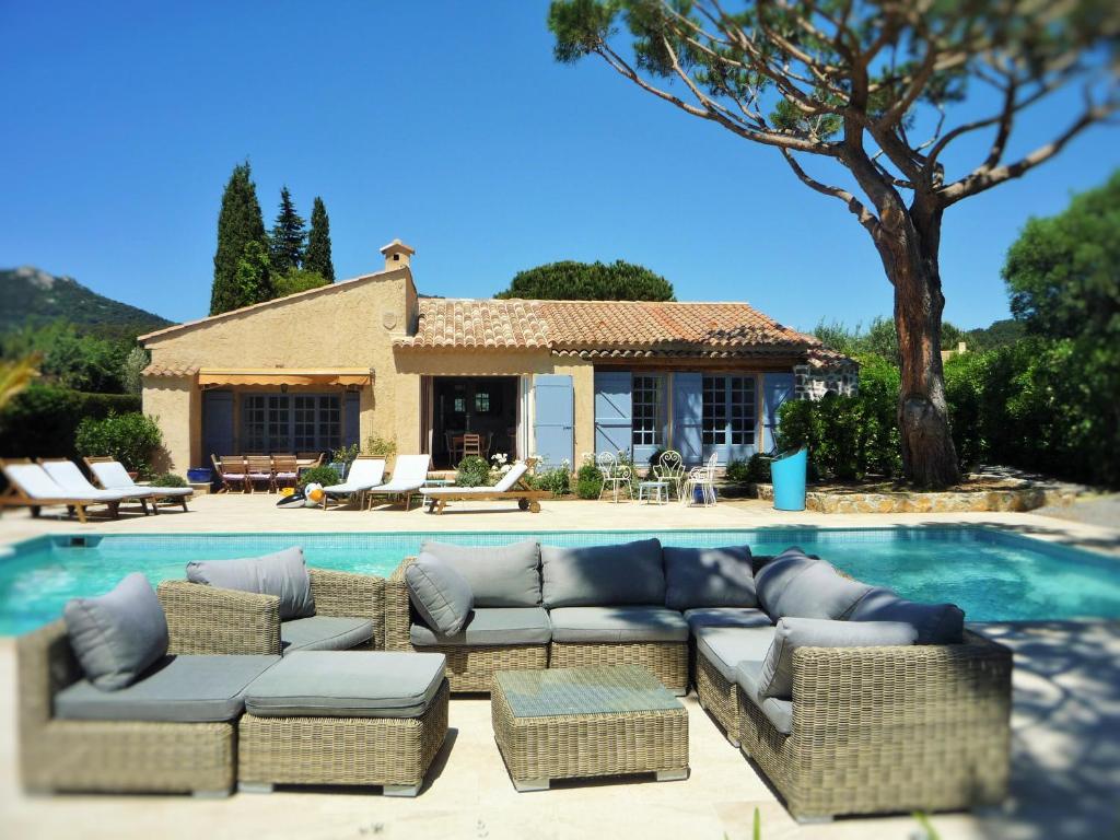 Villa Lovely "Provence" villa with sea view, private heated pool and beautiful garden