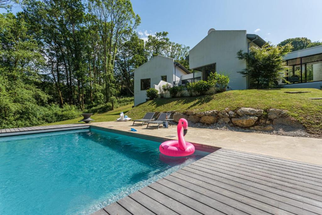 Villa FREEBIRDS KEYWEEK Villa with heated pool in the forest close to Biarritz