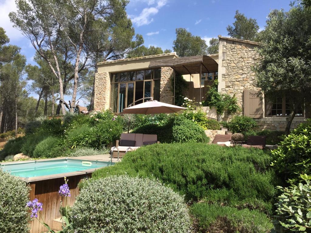 Villa Villa de 2 chambres a Saint Remy de Provence avec magnifique vue sur la montagne piscine privee jardin amenage