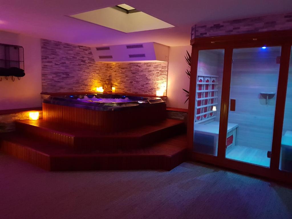 Habitación en casa particular Suite room jacuzzi sauna privatif Clisson