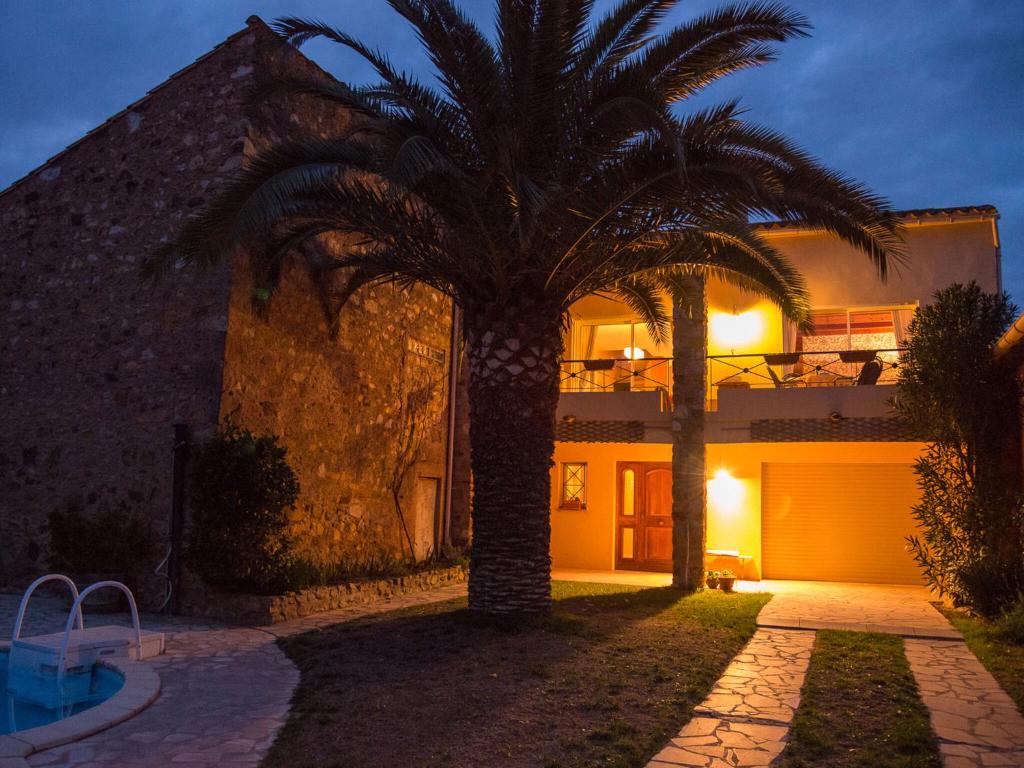Villa Spacious Villa in Languedoc-Roussillon with private Swimming Pool