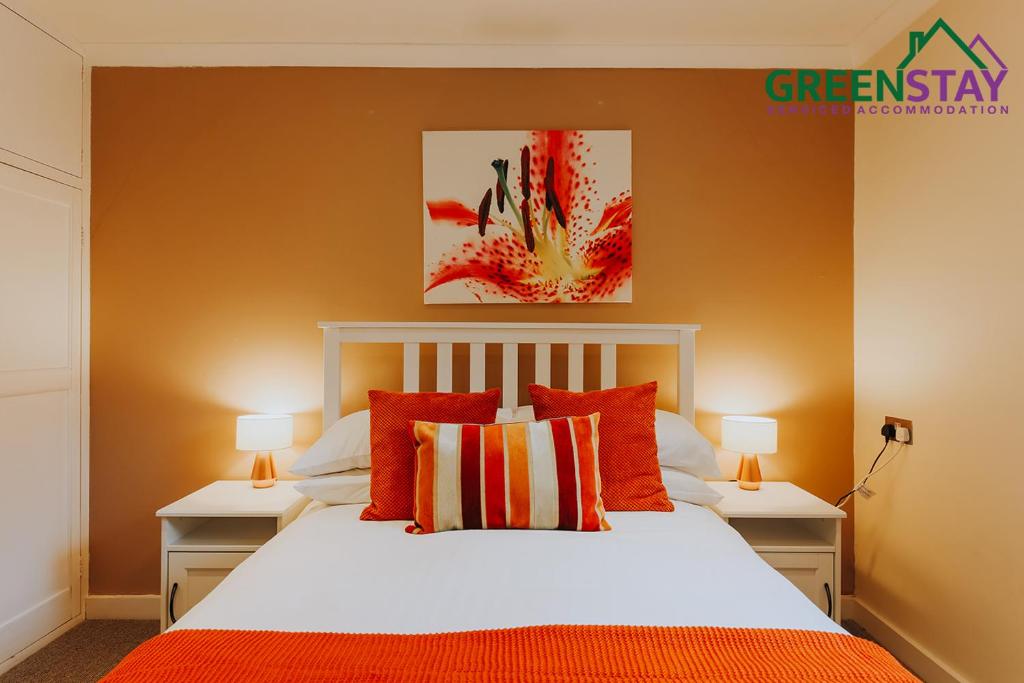 Apartamento "The Garden Apartment Newquay" by Greenstay Serviced Accommodation - Beautiful 2 Bedroom Apartment Close To All Beaches & Restaurants with Free Parking, Netflix, Wi-Fi & Outside Garden Terrace