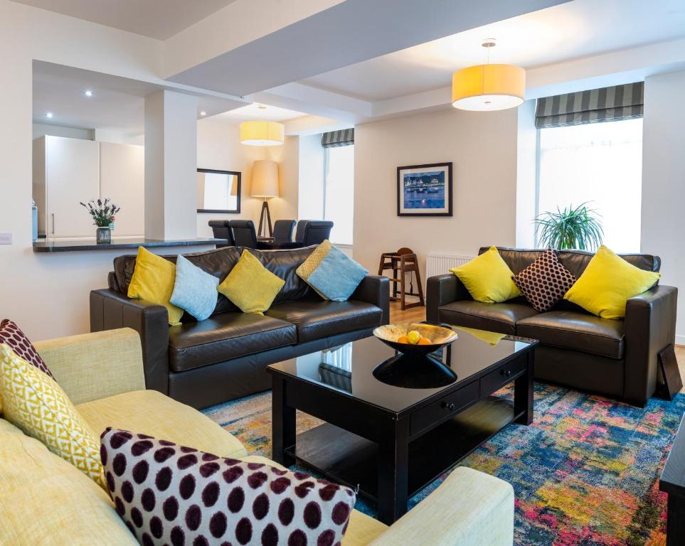 Apartamentos Inverness City Suites
