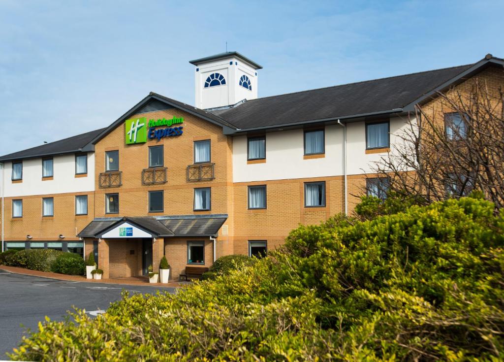 Hotel Holiday Inn Express Swansea East, an IHG Hotel