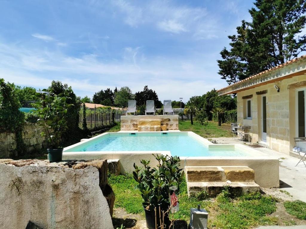 Villa Villa d'une chambre a Sainte Terre avec piscine privee jardin clos et WiFi