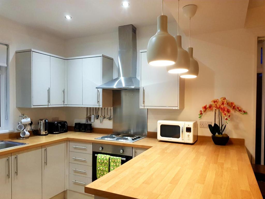 Apartamento Goswick House - Entire 4Bed House Serviced Accommodation Newcastle FREE WIFI & FREE 2 OFF STREET PARKING SPACES