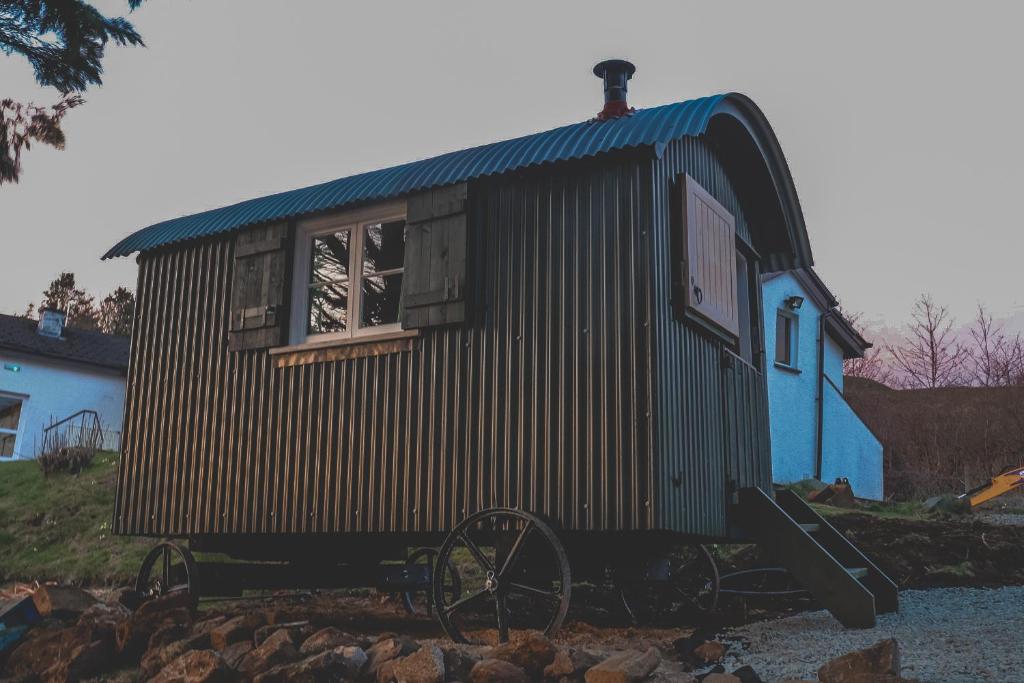 Tented camp Loch Eyre Shepherd Hut