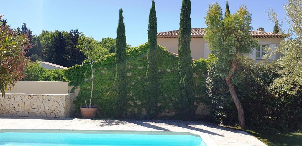 Villa Villa Provençale entre Aix en Provence et Salon piscine privée 8 personnes