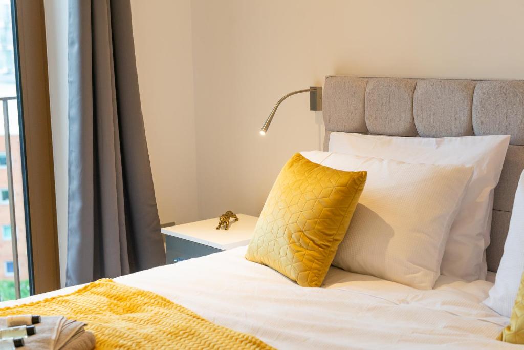 Apartamento Luxury Apartment in St Albans - Close to London Heathrow Airport and Luton Airport - short walk to St Albans city centre, St Albans Cathedral, Train Station, Free Super-fast Wifi, Free Allocated Parking