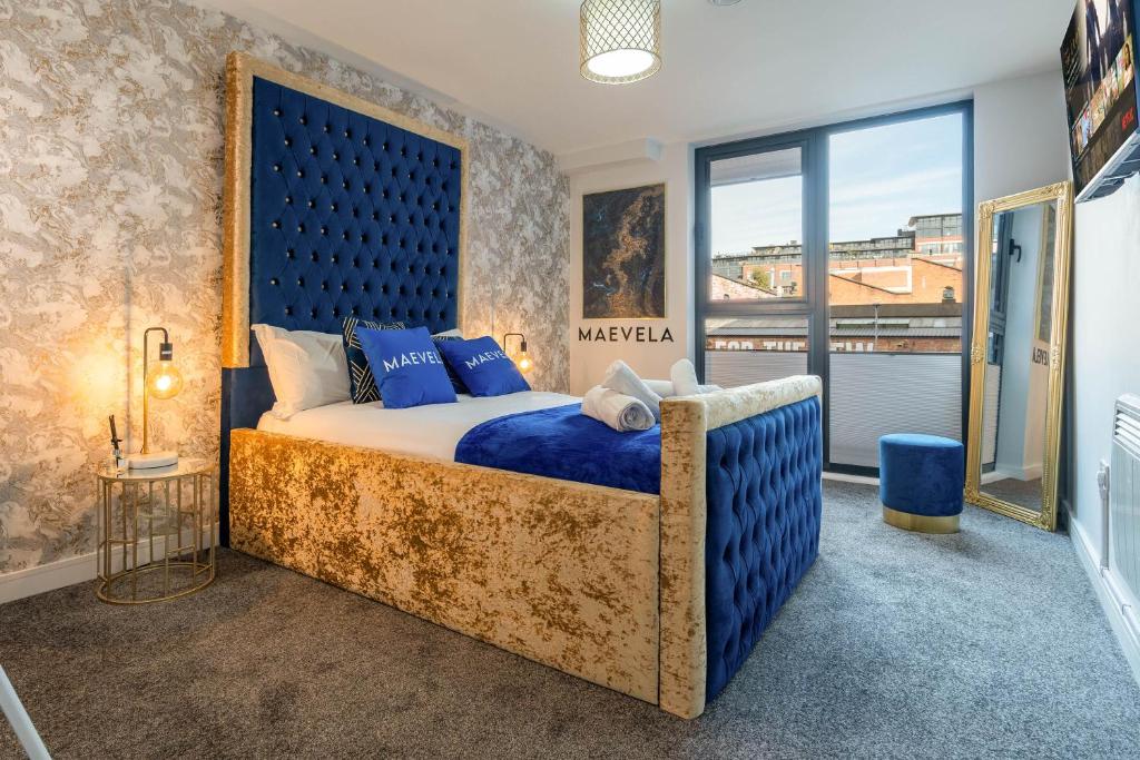 Apartamento MAEVELA Apartments - Huge 7ft Emperor Luxury 2 Bed Apartment - With Parking - NEW BUILD - City Centre, Digbeth - ROOFTOP TERRACE - PS4 & Smart TV's